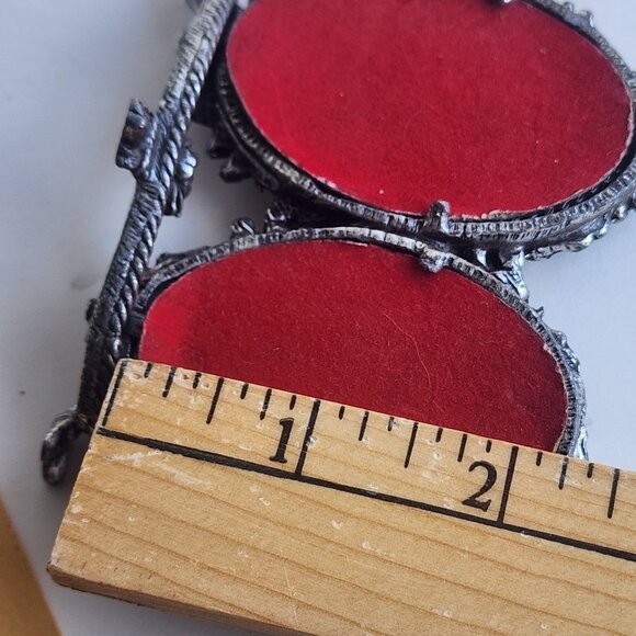 Vintage Ornate metal Double Picture Frame Original Velvet Background - Picture 7 of 9